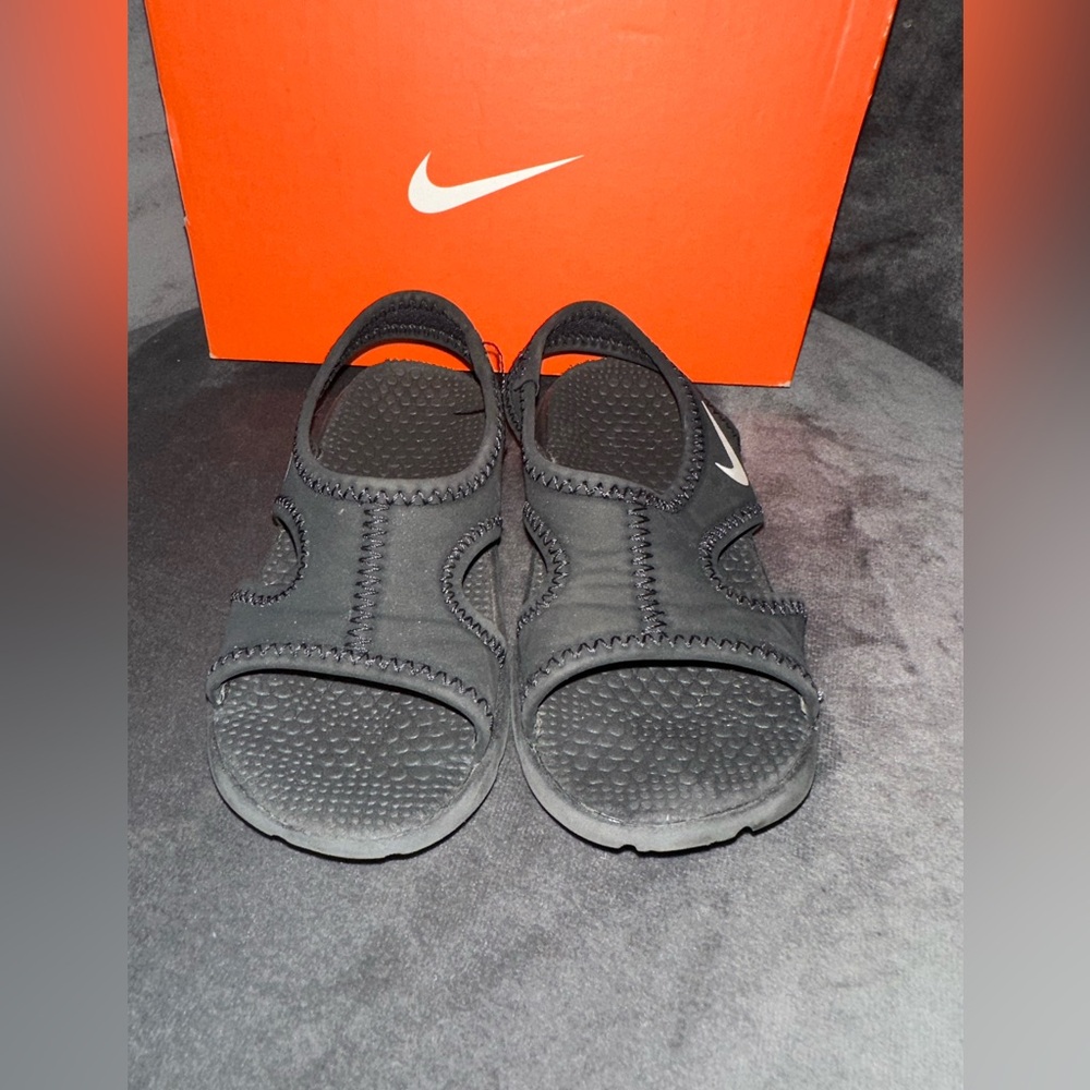 GUC | Toddler Nike slip on sandals | size 8C